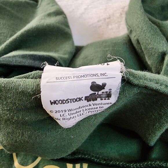 Station Casinos 2019 Woodstock Green Rubber Tshirt With Graphics Size Large - Picture 6 of 7